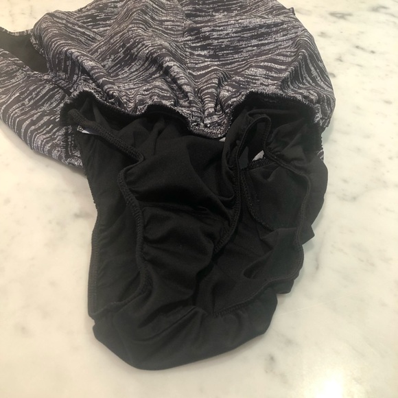 NIKE Dri-fit Black White Running Women’s Shorts Size S EUC - Picture 5 of 5